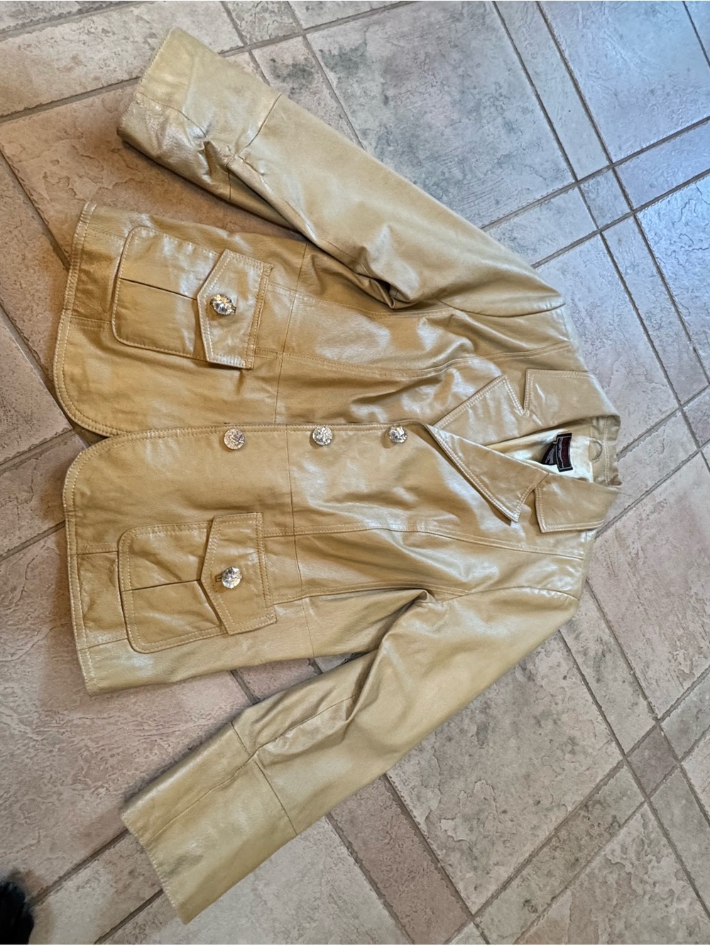 Women’s Cream Leather Button-Front Jacket with Pocket Flaps